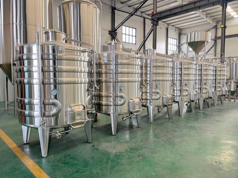 Zařízení pro vinařství 2500L Wine fermentation tank 2