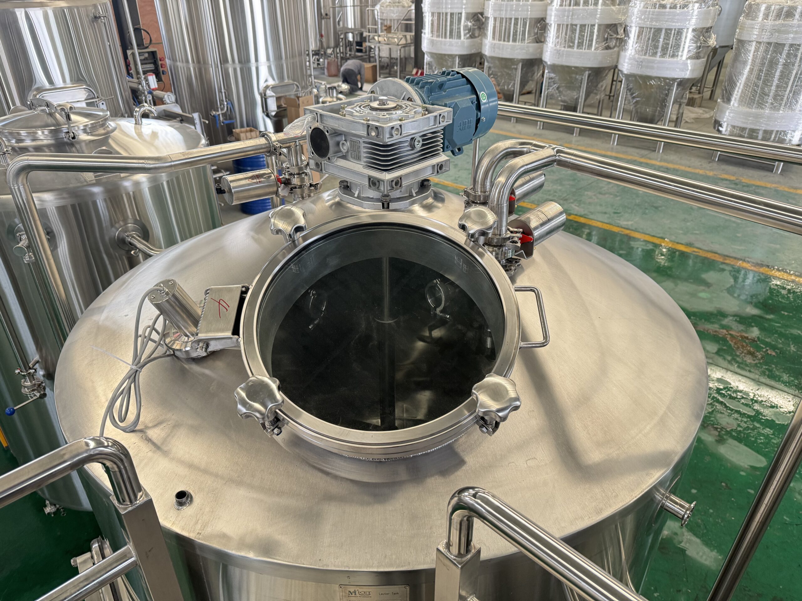 4 1 scaled Used 1000L Brewery Equipment