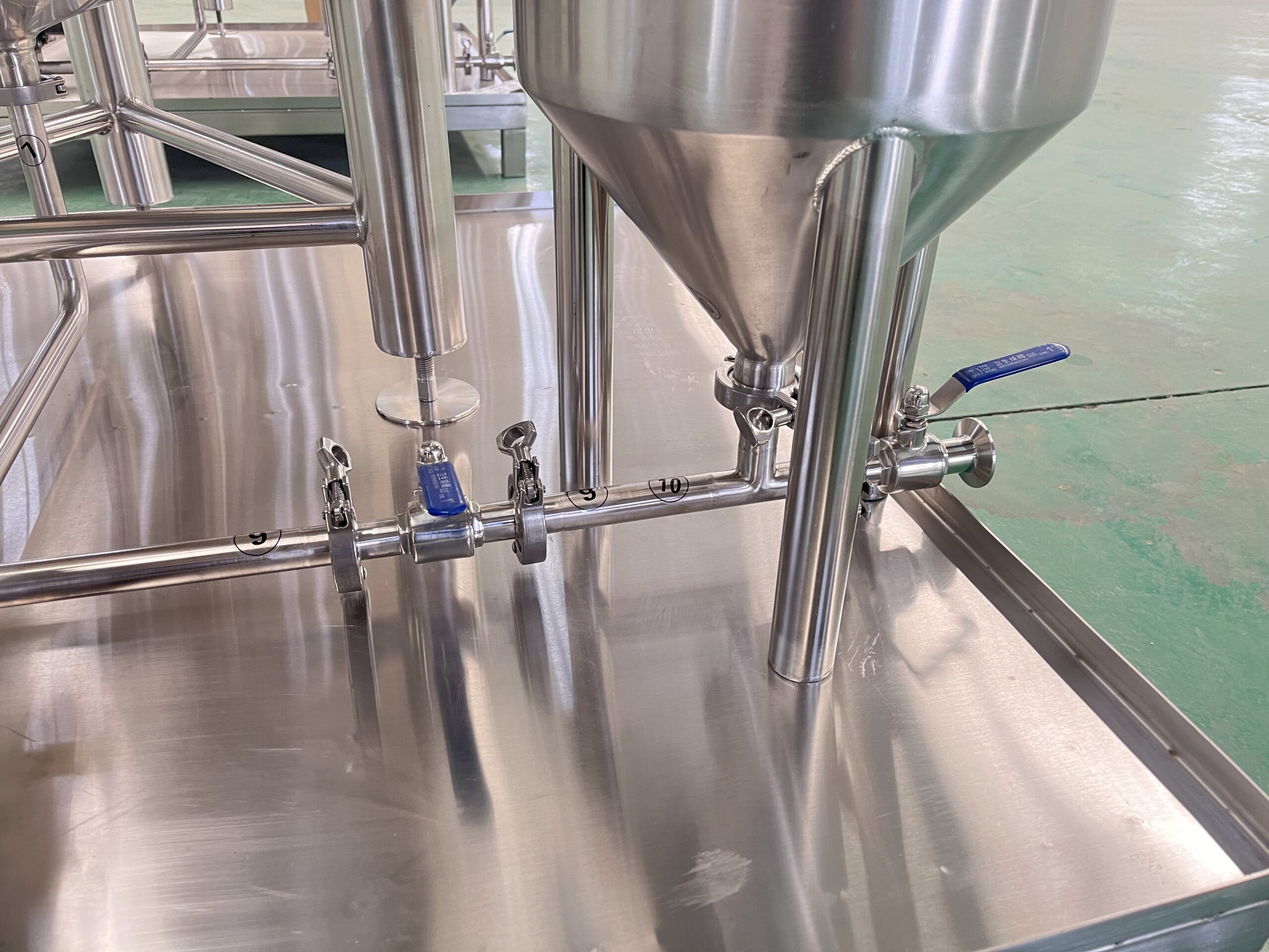 1 10 scaled 500L Beverage Equipment