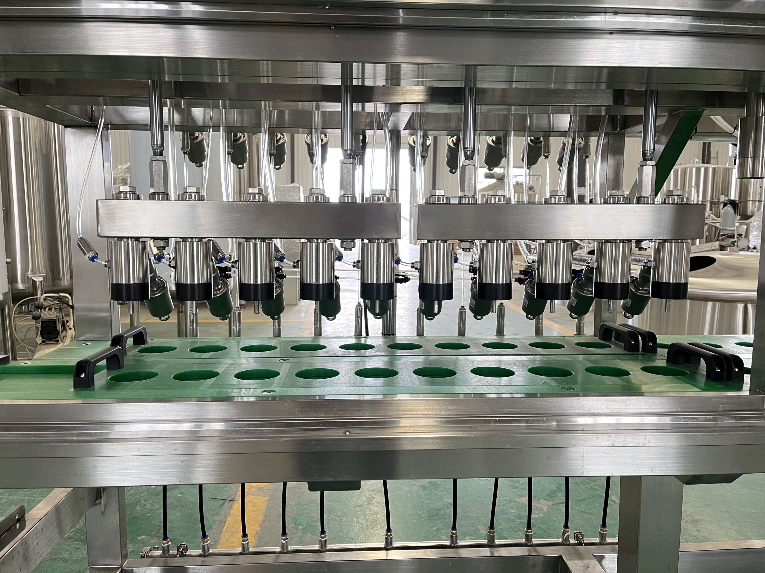 10头灌瓶机 8 scaled Semi-Automatic 4/6/8/10 Head Bottle Filling & Capping Machine
