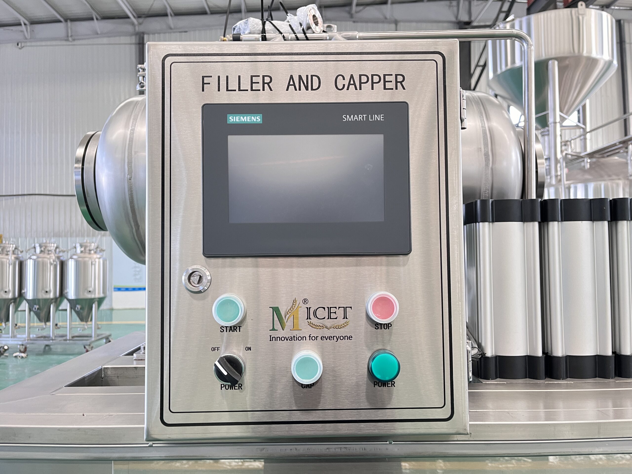 4头啤酒瓶罐装压盖机 12 scaled 4-Head Manual Bottle Filling and Capping Machine