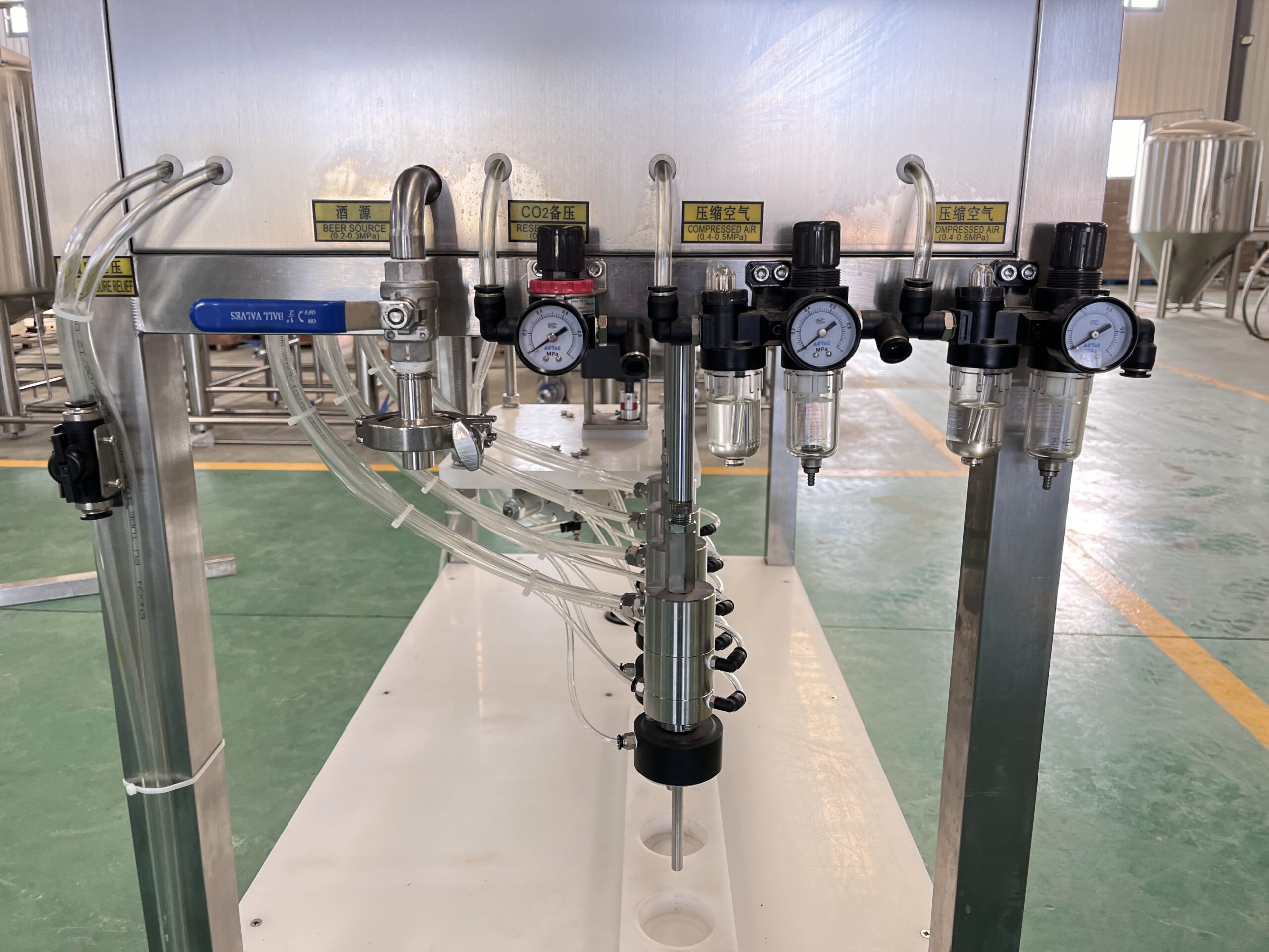 半自动易拉罐罐装封口机 3 scaled 4-Head, 6-Head, 8-Head, and 10-Head Filling Machines