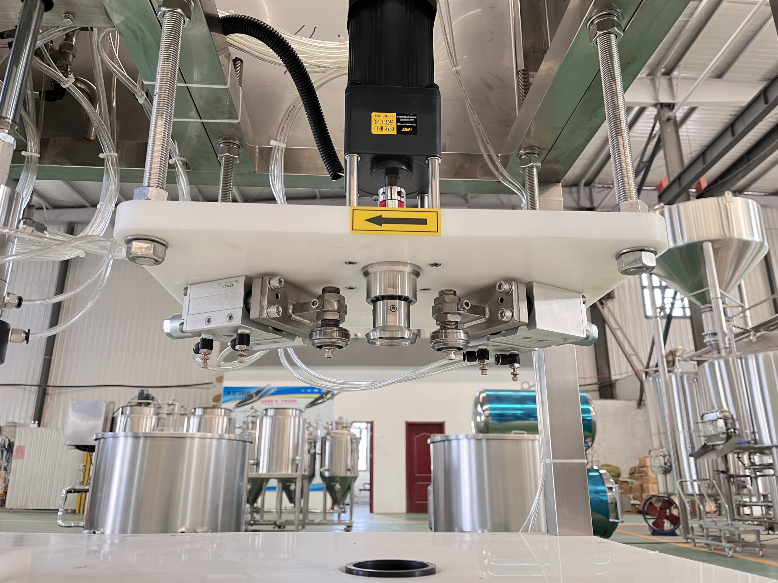 半自动易拉罐罐装封口机 6 scaled 4-Head, 6-Head, 8-Head, and 10-Head Filling Machines