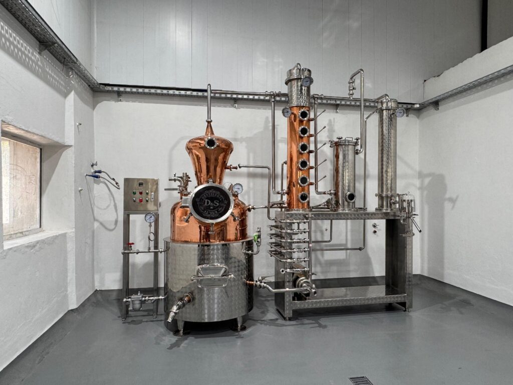 whatsapp JkeJhM1 Refurbished 300L Distillation System Successfully Commissioned